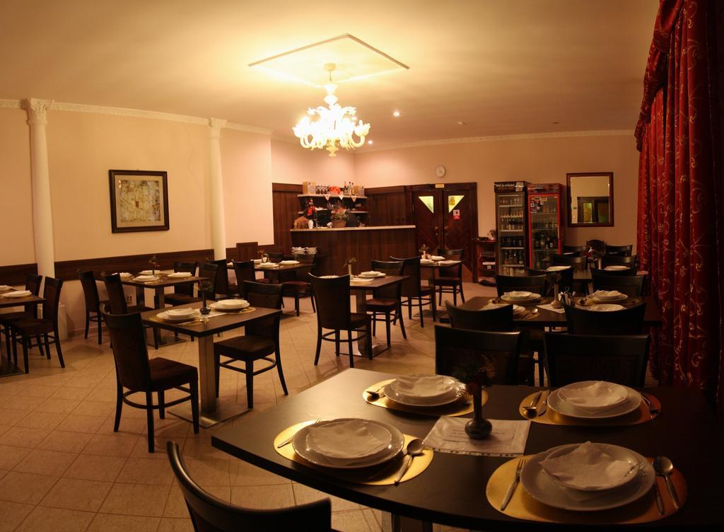 Cierny Orol Inn Roznava